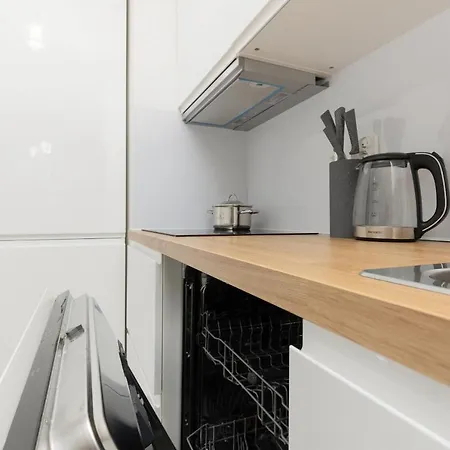 Daire With Ac Mokotow Business Centre By Renters Varşova